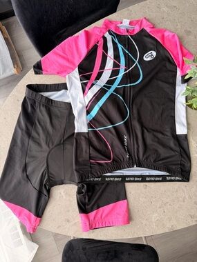 Women’s Black & Pink Athletic Cycling Shorts Set